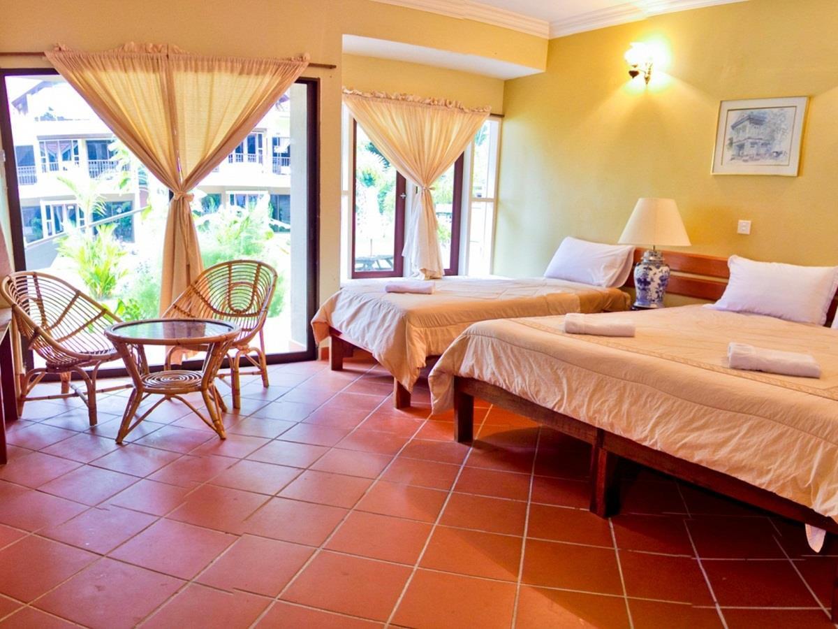 Anjungan Beach Resort Kampung Teluk Nipah Exteriör bild