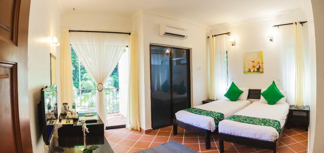 Anjungan Beach Resort Kampung Teluk Nipah Exteriör bild