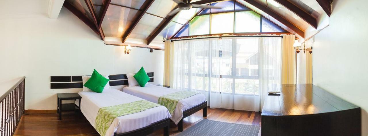 Anjungan Beach Resort Kampung Teluk Nipah Exteriör bild