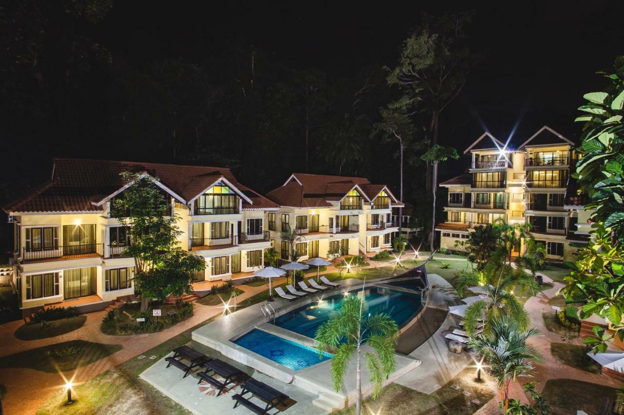 Anjungan Beach Resort Kampung Teluk Nipah Exteriör bild