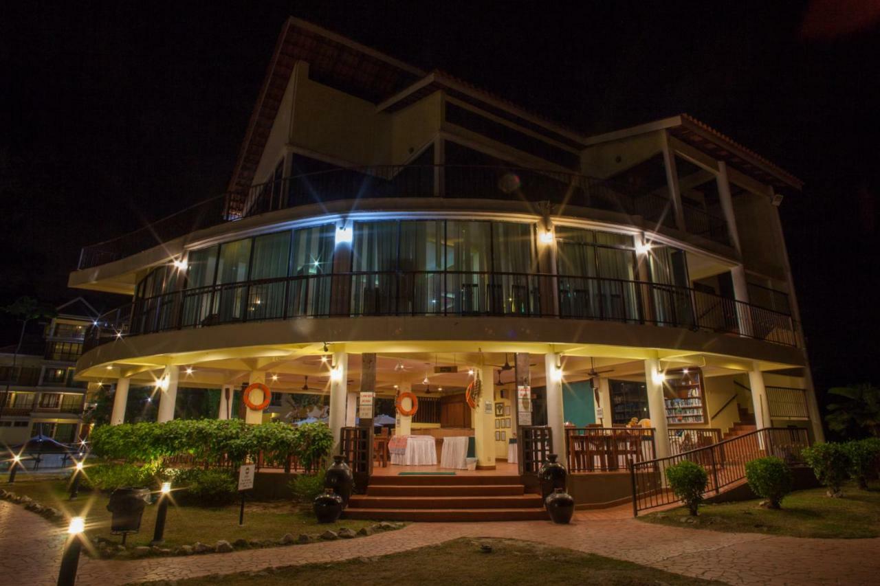 Anjungan Beach Resort Kampung Teluk Nipah Exteriör bild
