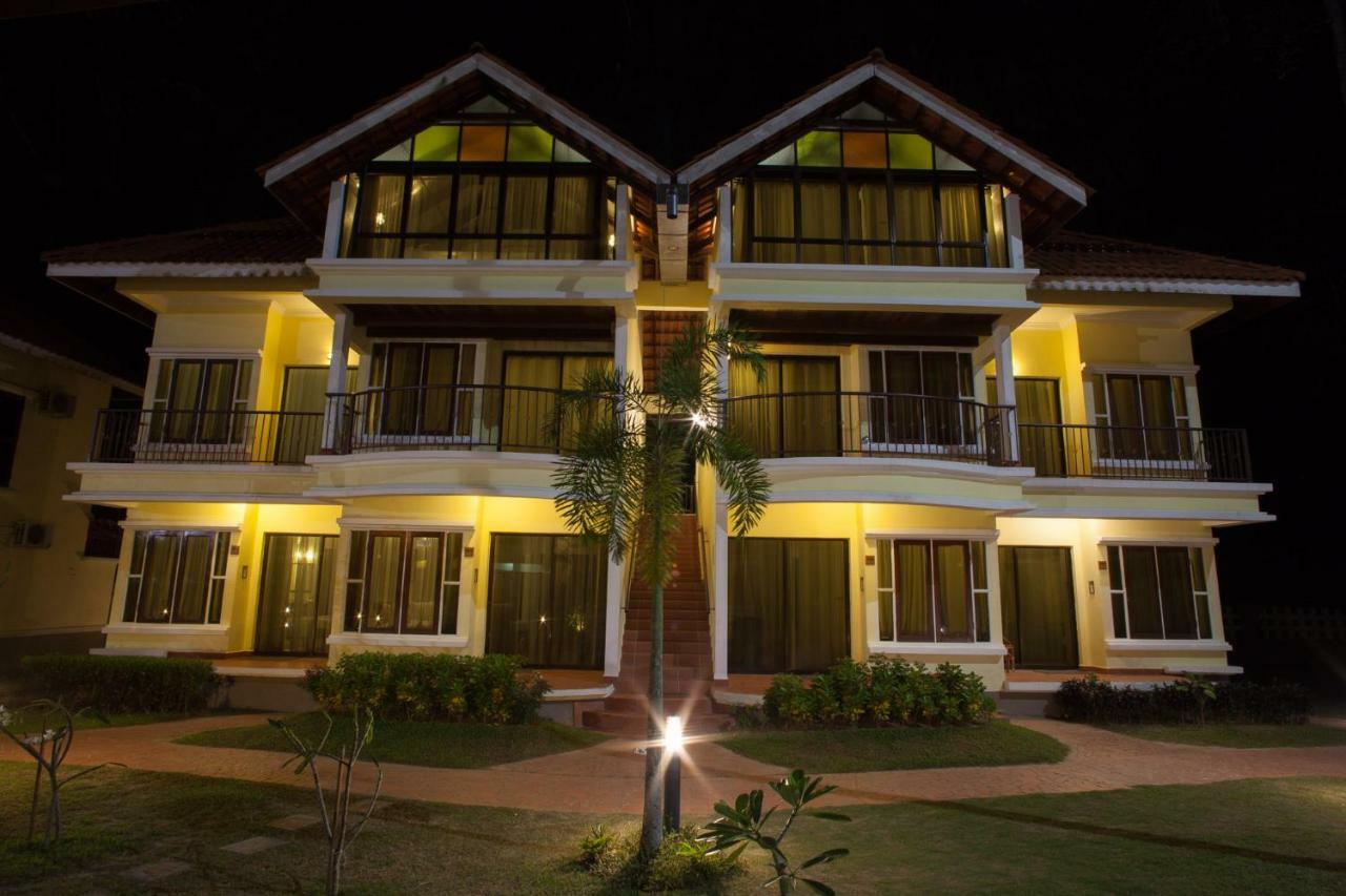 Anjungan Beach Resort Kampung Teluk Nipah Exteriör bild